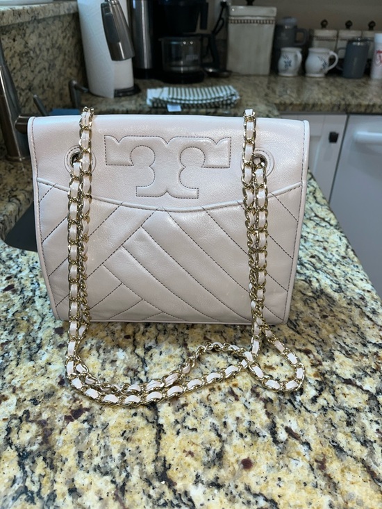 LN Authentic Tory Burch Alexa Convertible Quilted Leather Flap HB/Crossbody - Picture 2 of 5